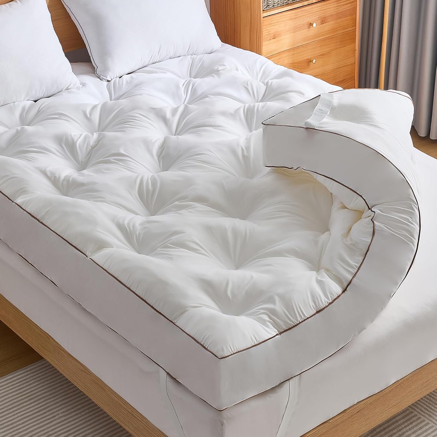 WhatsBedding 4 Inch Memory Foam Mattress Topper Queen for Back Pain Relief, Filled with Breathable Gel Memory Foam, Fluffy Comfort Supportive Pillow Top Mattress Topper, 80x60x4in